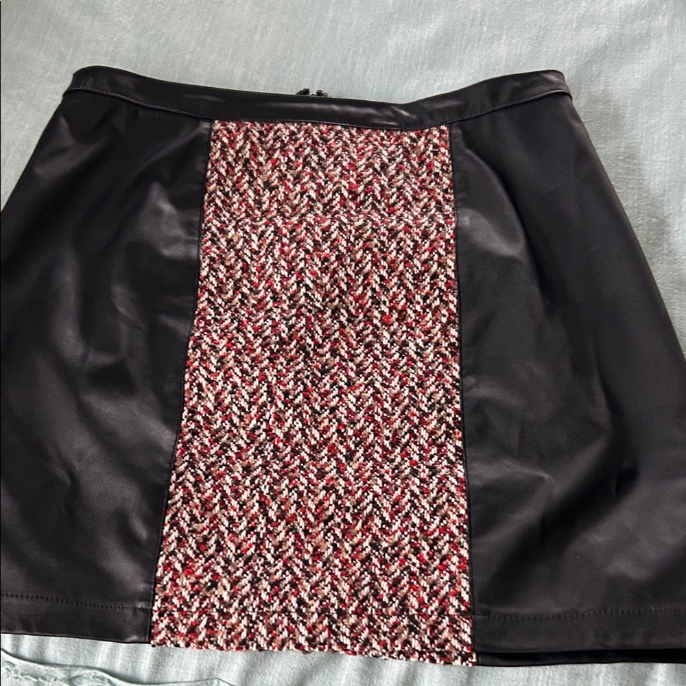 black leather BCBG skirt with fabric inlay.
Size medium